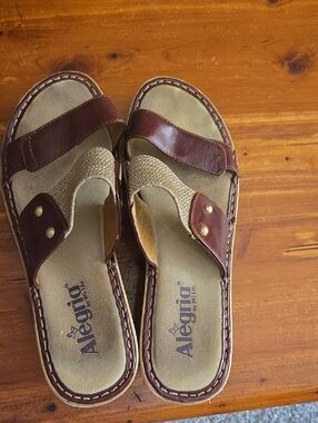 Alegria  Brown and Beige Leather Slide Sandals. Size 8.5